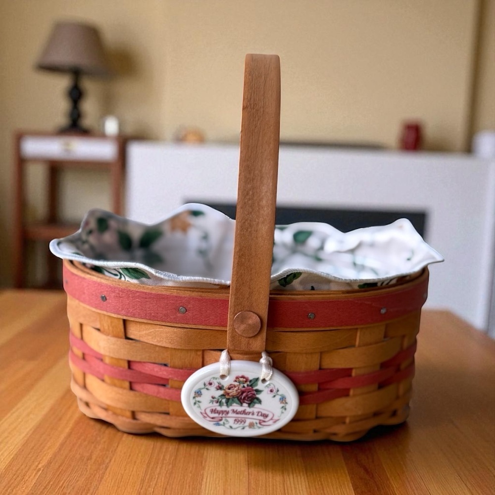 Longaberger 1999 Mother's Day Basket with Liner & Tie-On